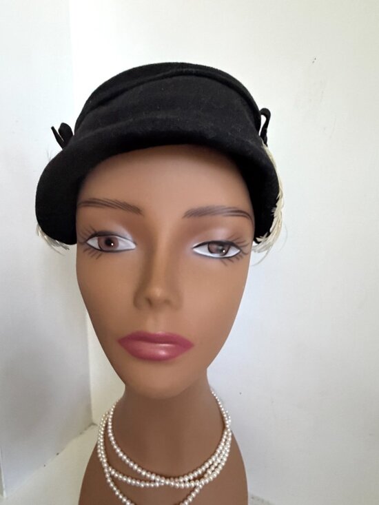 Vintage 1960s DuBarry Pollack Paris NY Rhinestones Quail Feathers Cloche Hat main image 10